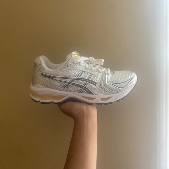 ASICS - Picture 3 of 4
